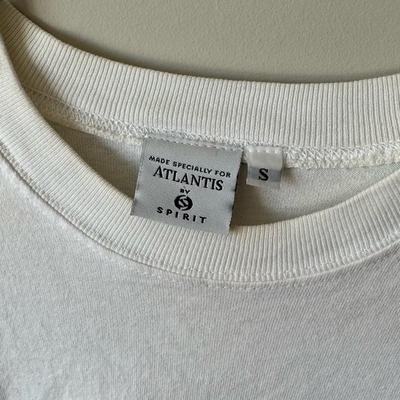 Atlantis Resort Long Sleeve - Picture 3 of 4